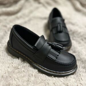 NEVER WORN Junior Adrian Softy T Leather Tassel Loafers, Kids Size 4.
